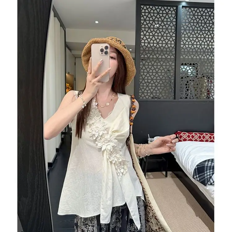 

Korean Version of Heavy Industry Flower Beige Sleeveless Top Women's New Suspender Top Summer Wear Spice Girl Shirt