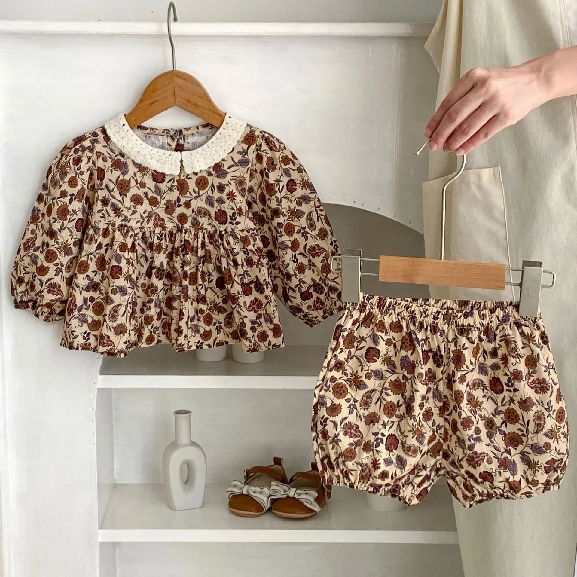 Baby Girl Autumn 2024 New Girls Long Sleeve Set Peter Pan Collar Floral Blossoms Elastic Waist Shorts Two Piece Set