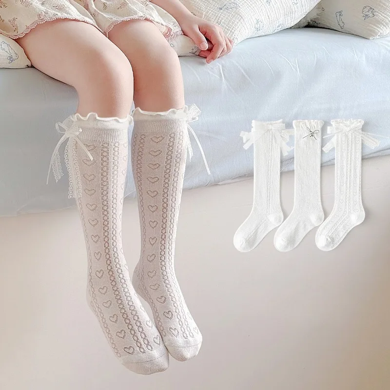 Kniestrümpfe mit Spitze und Schleife für Kleinkinder, Baumwoll-Mesh-Socken mit Hohlherz-Motiv, weiße Rüschen-Prinzessinnensocken für Hochzeiten, Partys und den Alltag