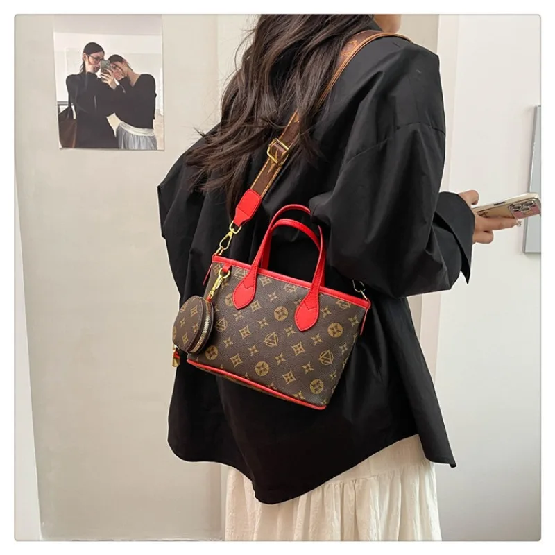 حقيبة اليد النسائية الجديدة لعام 2025 هي حقيبة تعبئة بكتف واحد عصرية وفاخرة وراقية وشبابية للسيدات