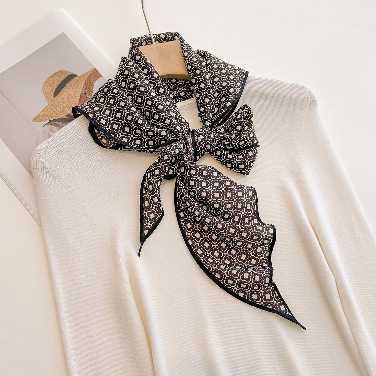 

2026 New Luxury Print Satin Rhombus Scarf for Women Shawl Hijab Neckerchief Female Hair Ribbon Headband Fashion Wrap Bandana