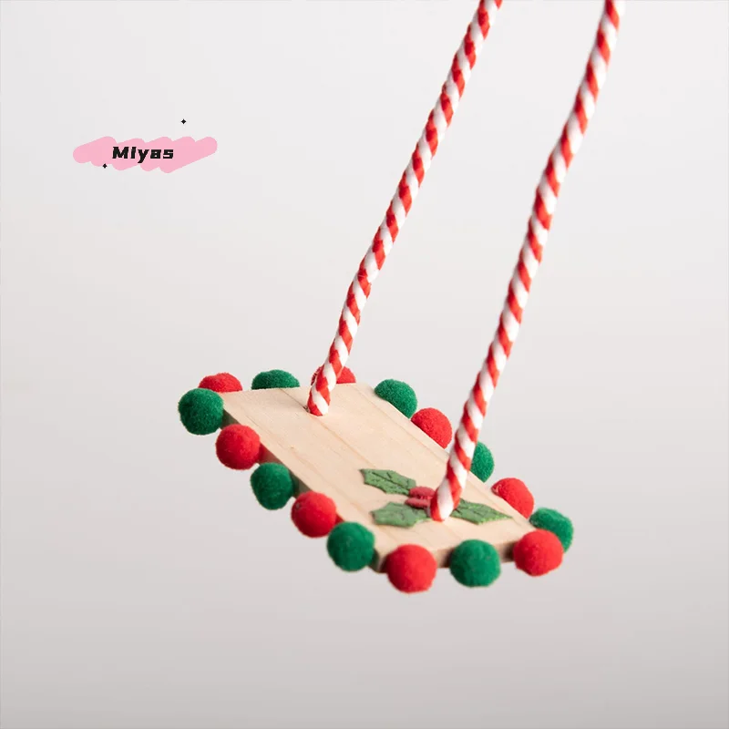 Miniatur-Weihnachtsbücherregal mit schwingender Elfenpuppe für Puppenhausdekorationen, Szene-Requisiten, Heimzubehör zum Sammeln