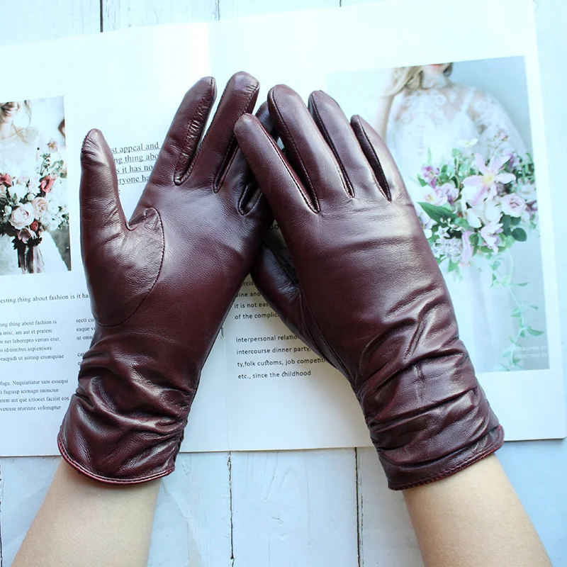 Sheepskin Leather Gloves Women\'s Fashion Elastic Style Velvet Lining to Keep Warm in Autumn and Winter Retro Color Points