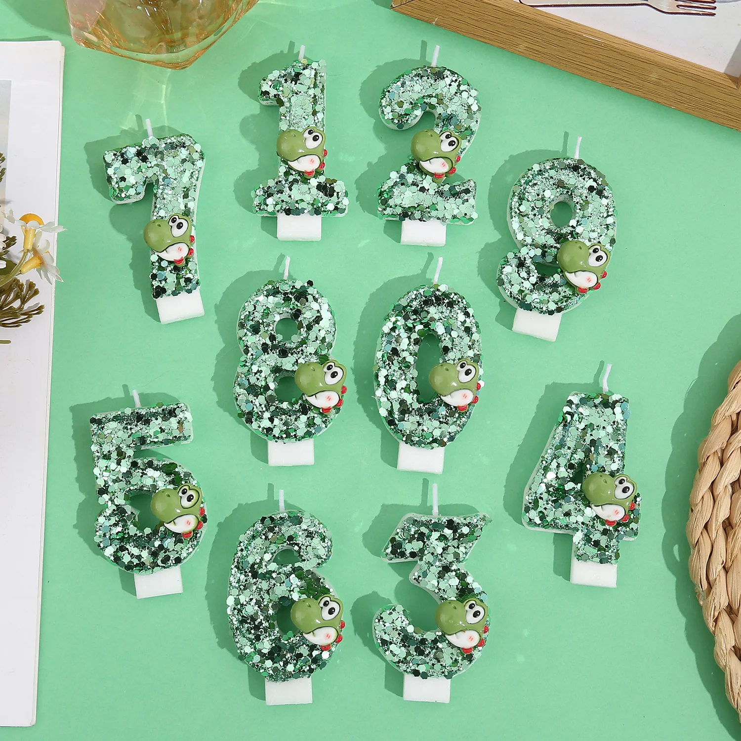 Bright green cute little dinosaur number candles, party gifts, birthday and anniversary party candles