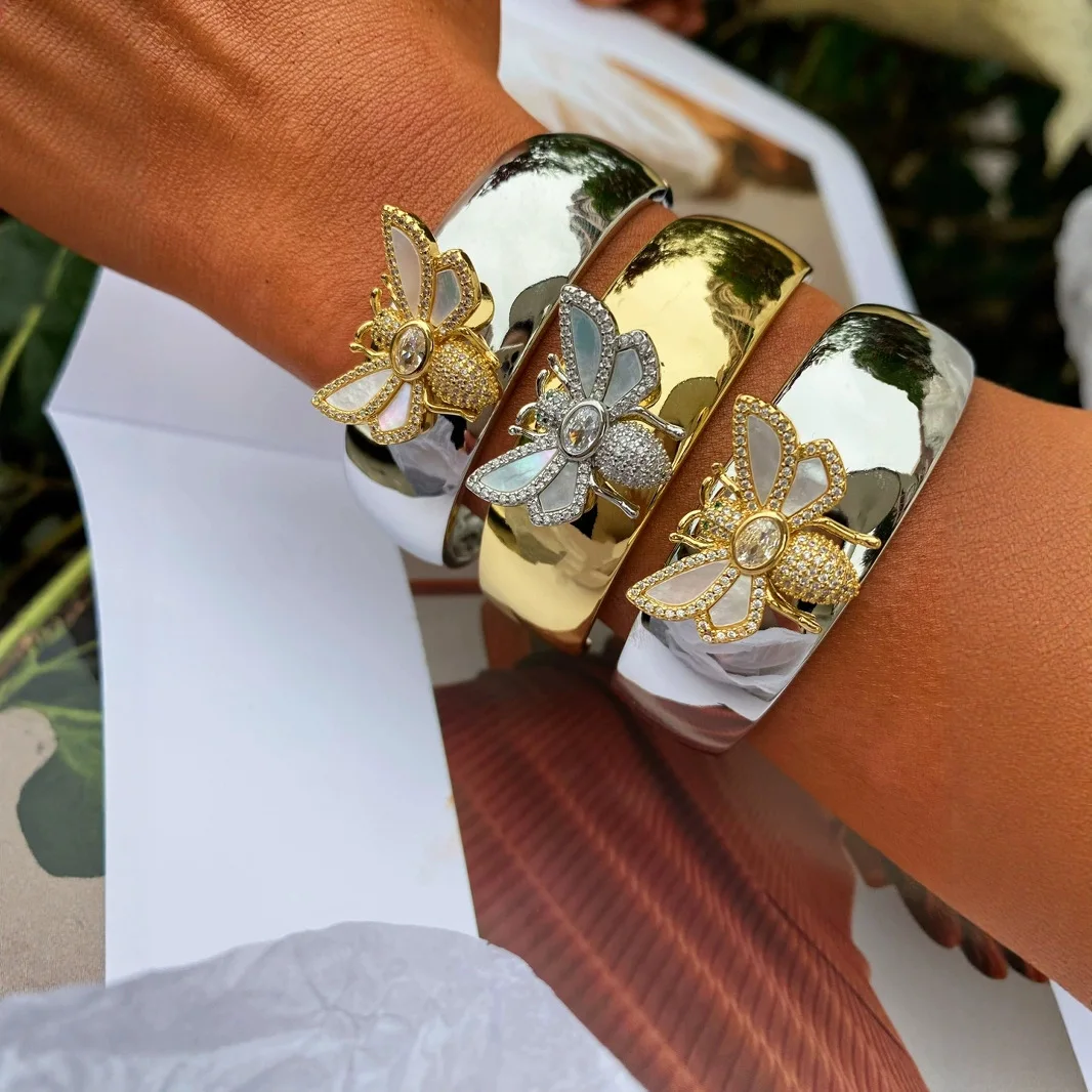 

European and American Fashion Diamond-Encrusted White Shell Little Bee Bracelet Wide Carved Exquisite Texture Jewelry for Women