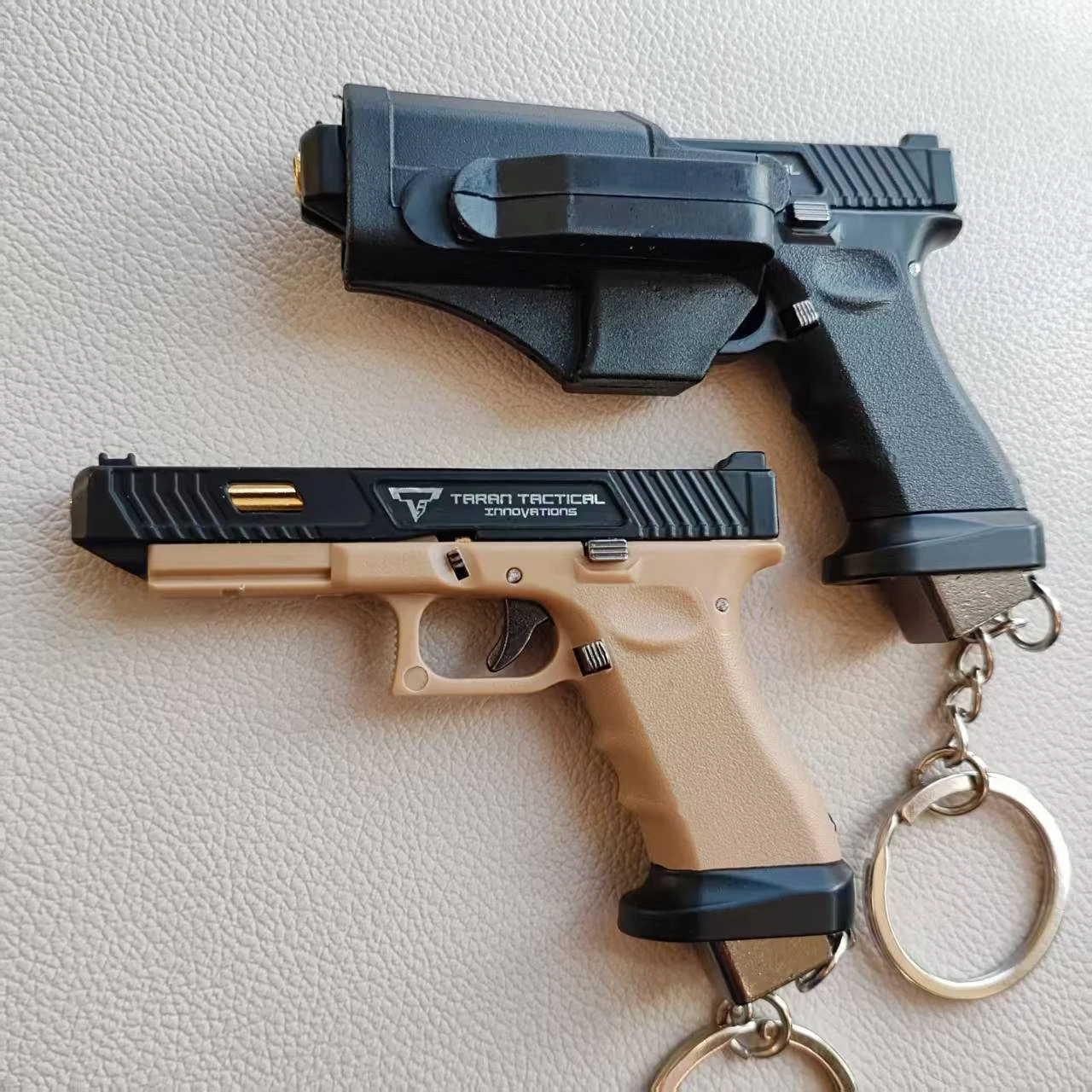 1:3 G34 نموذج مسدس مصغر مع الحافظة لعبة معدنية بندقية انفصال لتقوم بها بنفسك شبه سبيكة المفاتيح قلادة الحلي ألعاب أطفال