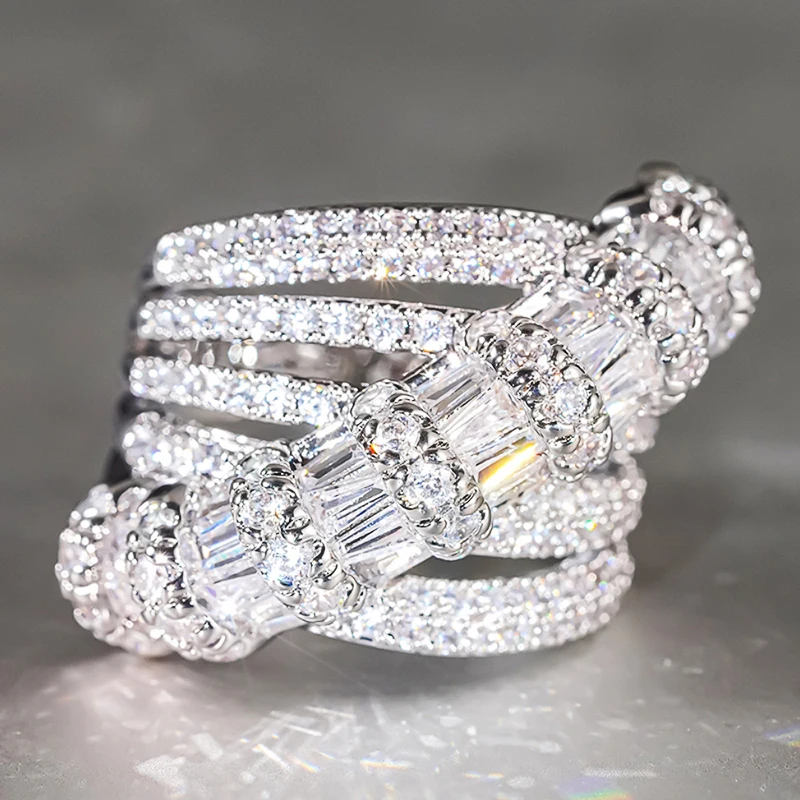 Huitan Chic Persönlichkeit Finger Ring Weibliche Luxus Helle Zirkonia Kristall Zubehör Wunderschöne Jahrestag Schmuck für Frauen