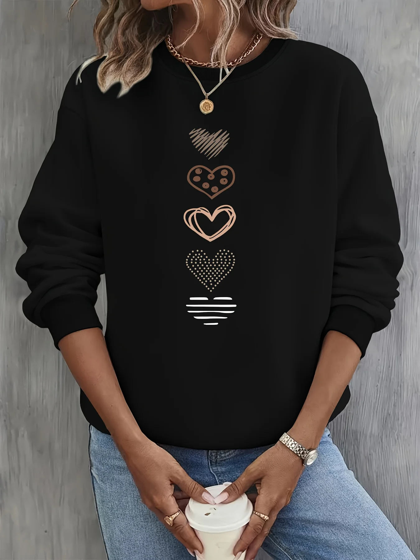 Women's Casual Heart Print Pullover Sweatshirt Geometric Design Long Sleeve Round Neck Machine Washable Regular Fit for Autum