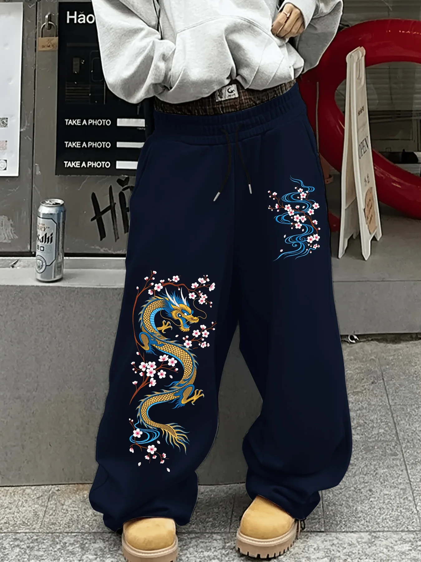 Men's Autumn Dragon Print Straight-Leg Fleece Sweatpants Casual Stylish and Versatile Suitable for Sports and Daily Wear