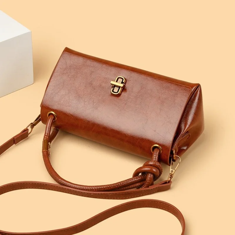 حقيبة حمل للسيدات مصنوعة من جلد الماعز الراقية قبرص العصرية خفيفة الوزن وناعمة ذات مظهر يومي