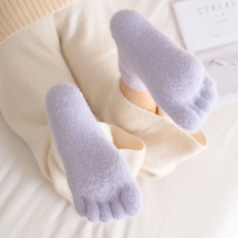 3 Pairs Women's Plush Velvet Winter Socks with Fingers Mid-Tube Thickened Soft Comfortable Solid Color Sleep & Floor Socks Toes