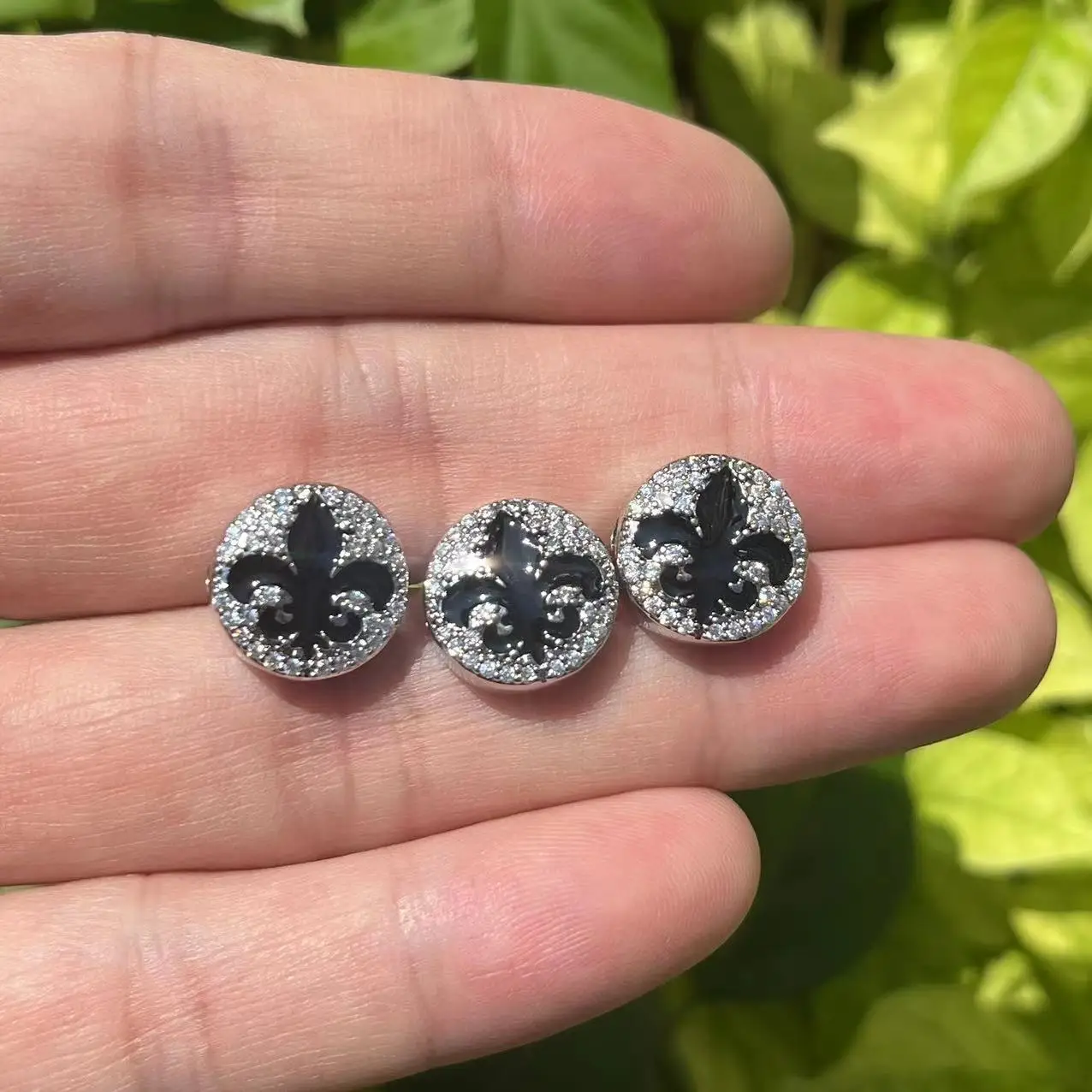 10 sztuk/partia mosiężna przekładka z cyrkonu o średnicy 13mm Pave koraliki Fleur De Lis Saint akcesoria do wyrobu biżuterii