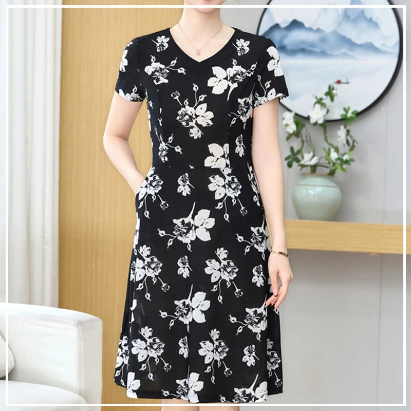 Fashion Senior Mature Grace Temperament Generous Fragmented Flowers Simplicity V-neck Short Sleeved Women's Dress Summer 2024