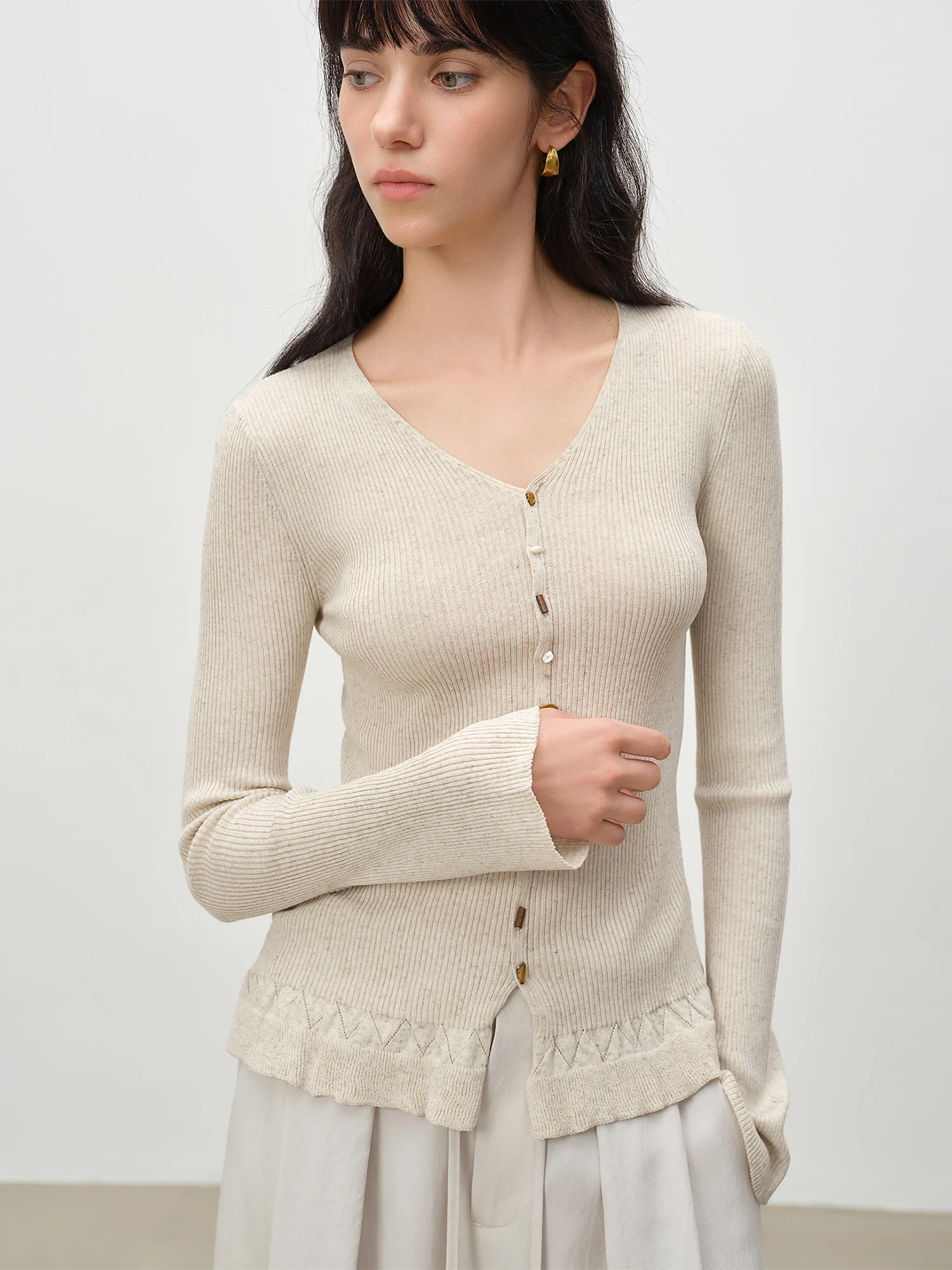 ZIQIAO 2026 Spring Petite Women's Flounce Trim V-Neck Knit Top, Slim Fit Bell Sleeves Fitted Shoulder Coquette Romantic Blouse