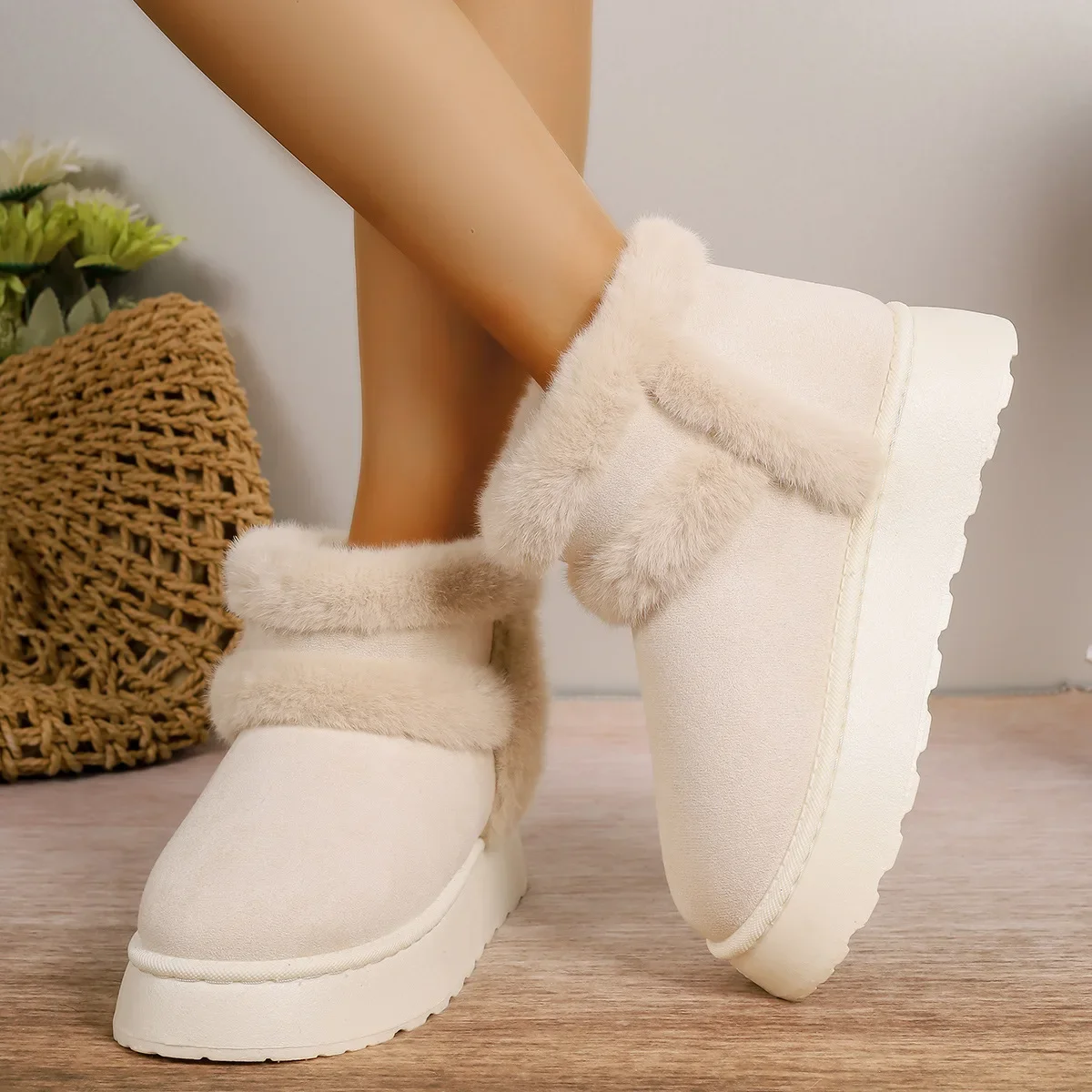 Women Snow Boots White Plush 2024 Winter Snow Boots Flat Bottomed Short Tube Thick Sole Platform Comfort Warm Snow Cotton Shoes