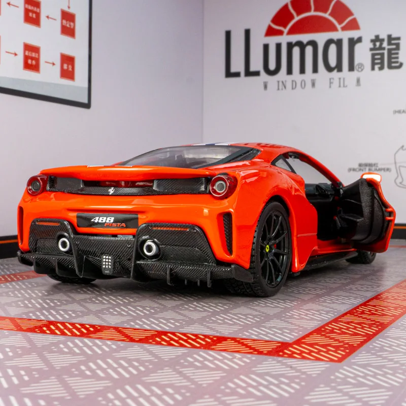 

Bburago 1:24 Ferrari 488 PISTA модель автомобиля из сплава, украшения, подходящие для коллекции и которые можно подарить в качестве подарка на день рождения для детей