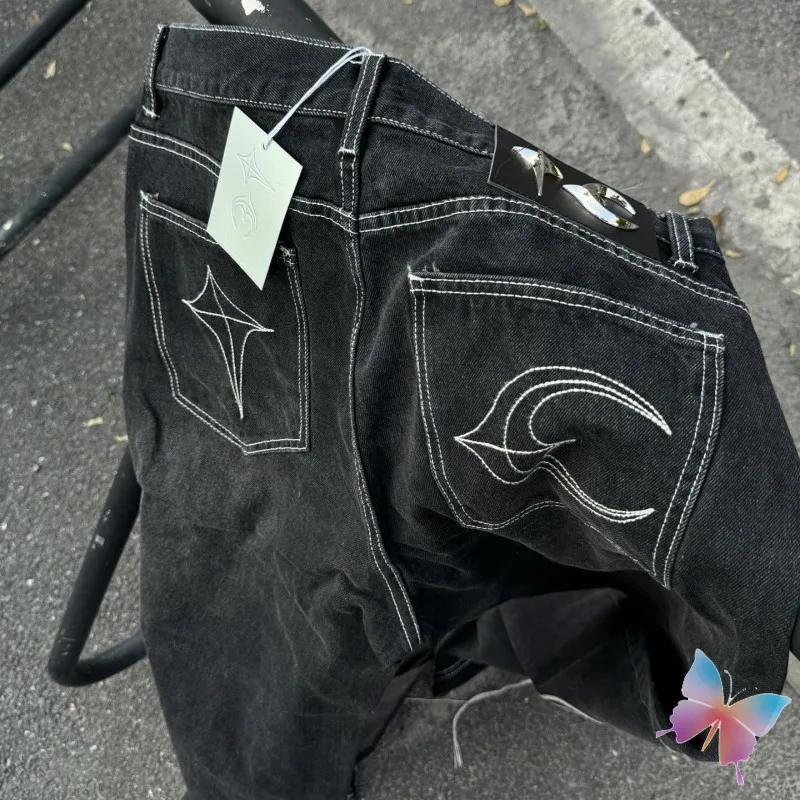24ss New Thug Club Jeans Embroidered Tassel Metal Stars Moons Labe Wide Trousers Hiphop Street Men Women Black Denim Pants