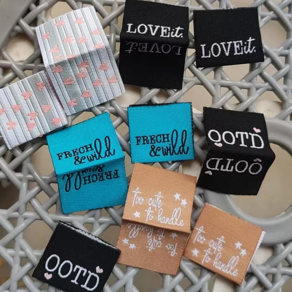 50PCS In stock Clothing Label with heart 2.5 * 4.5 cm embroidered Center fold polyester Handmade with love Woven Cloth Labels