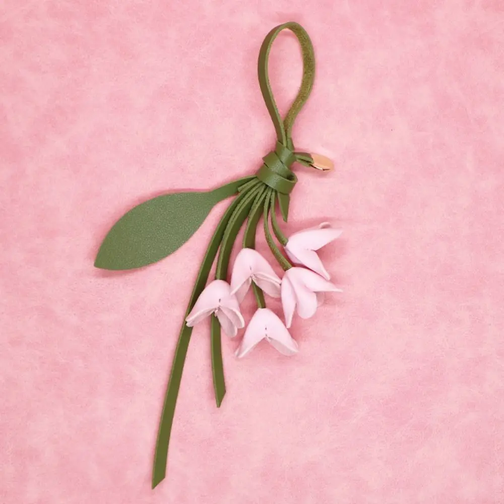 Schöner Blumen-Anhänger aus PU-Leder, handgefertigter Leder-Schlüsselanhänger, modischer Cartoon-Taschenanhänger für Herren – Detail 9