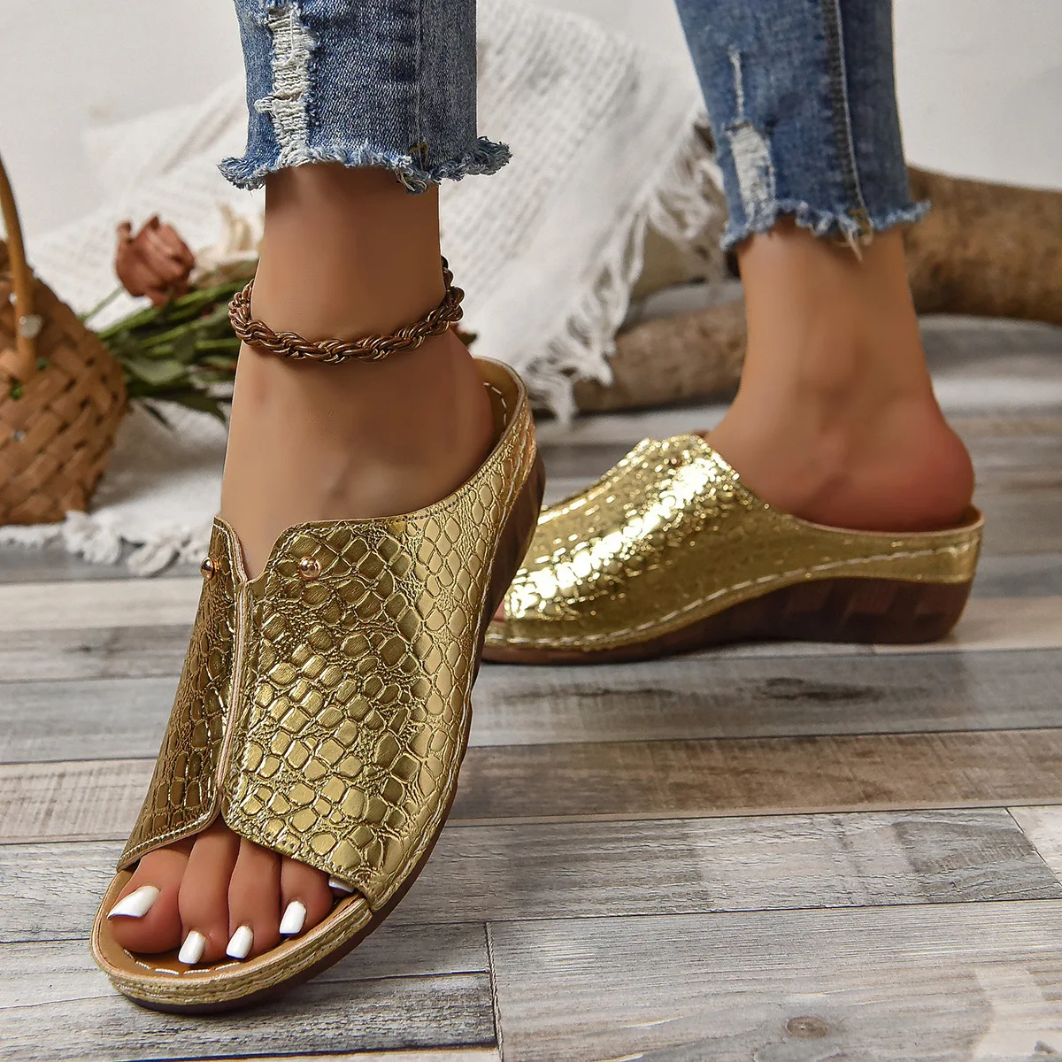 

Fashion Women Wedge Slippers Female PU Leather Non Slip Beach Slides Plus Size 43 Woman Crocodile Print Platform Casual Sandals