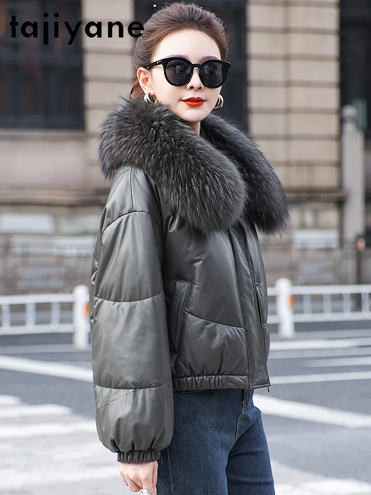 TAJIYANE Echtleder-Pufferjacke für Damen, 100 % genarbtes Rindsleder, kurzer weißer Gänsedaunenmantel mit Waschbärpelzkragen, Winter 2025