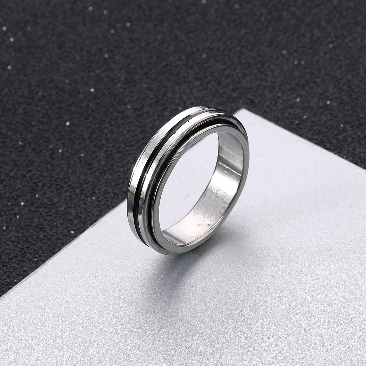 Fashion Jewelry Stainless Steel Smooth Surface One Black Line Rotatable Titanium Steel Men's Ring