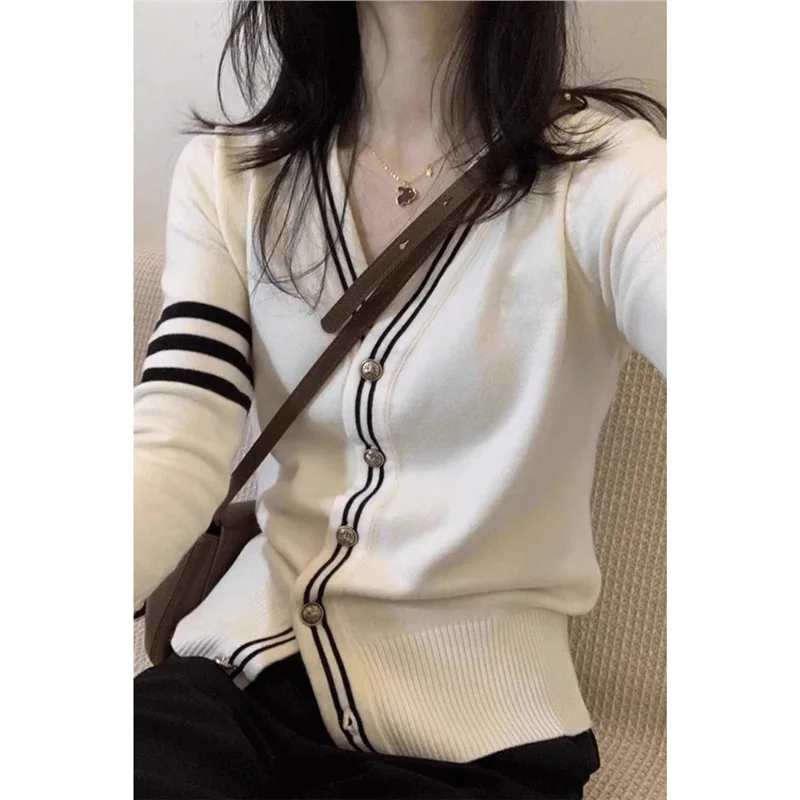 

Women Knitted Cardigan Sweater Y2k Jumper V Neck Long Sleeve Loose Single Breasted Slight Stretch Elegant Casual 2025 Autumn