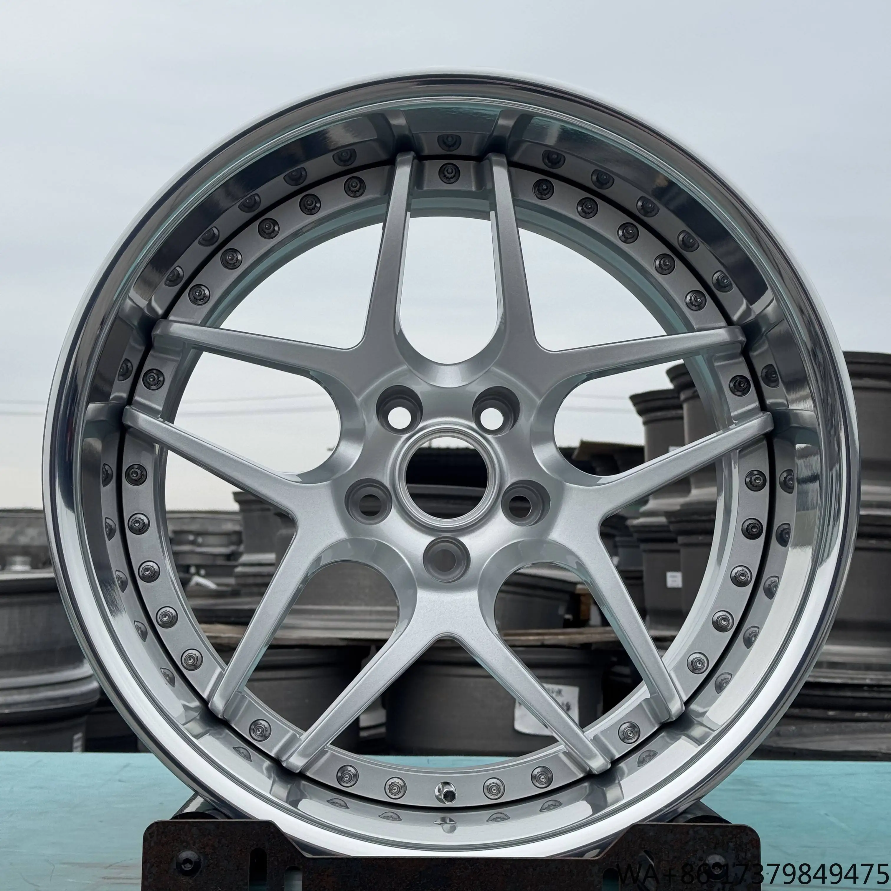 Fabrikspezifische 2-teilige geschmiedete Räder Größe 16 17 18 19 20 21 22 Zoll 5x105 PCD Neue Soziuswagenfelge