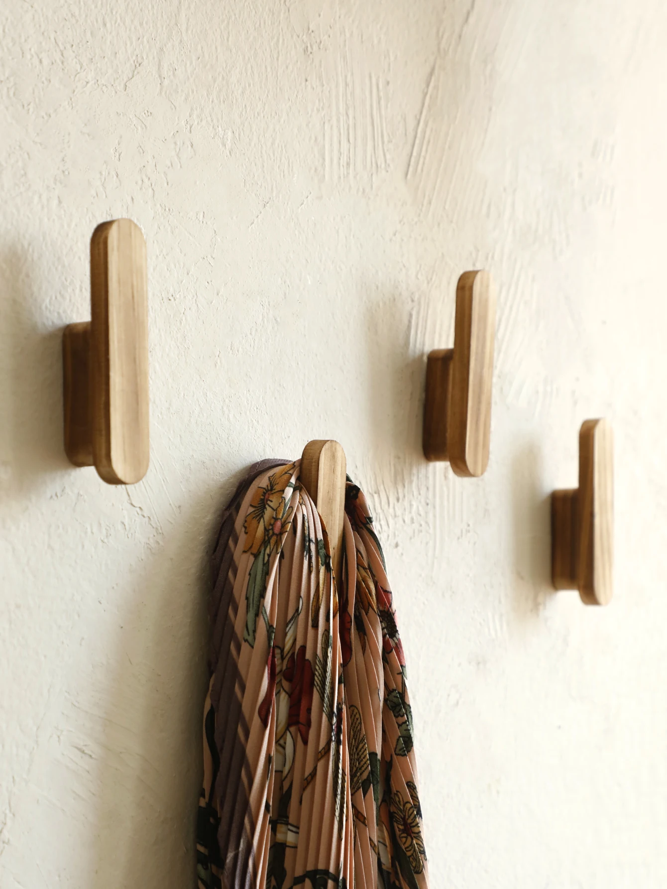 Rustic Wooden Wall Hooks Handmade Decorative Coat and Hat Hangers Ideal for Entryway Bedroom and Bathroom Wall Mounted Organizer