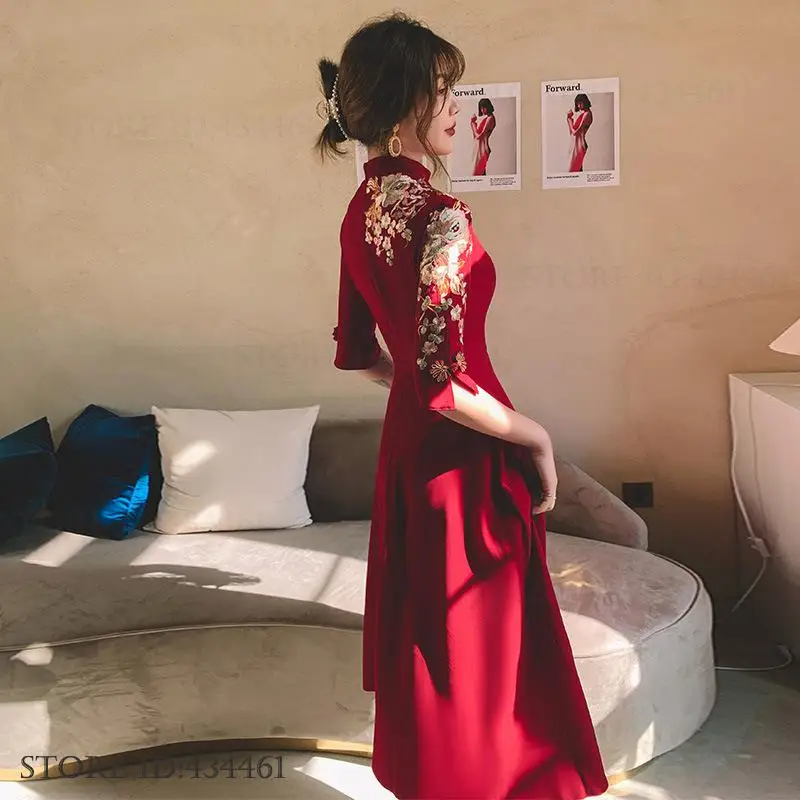 中国風の女性のドレスチャイナヴィンテージクラシック刺繍花嫁のウェディングドレスイブニングパーティードレスエレガントなマキシドレス