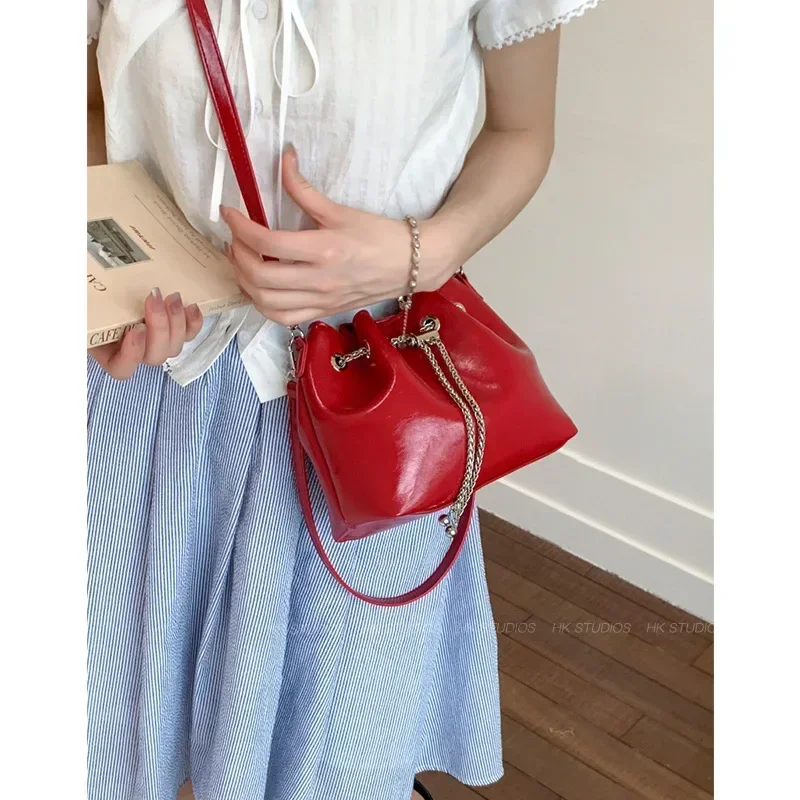 

Women's 2025 Premium Chain-Embellished Bucket Bag Heel Detail Shoulder & Crossbody Bag Ideal for Spring/Summer Essentials