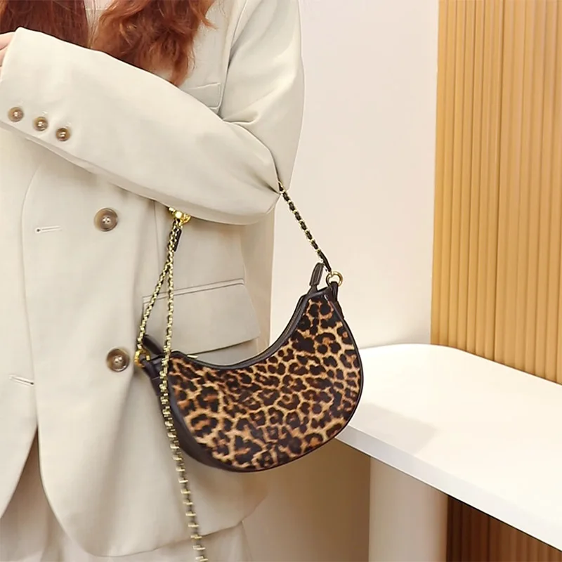 

Fashionable women's new leopard print design one-shoulder dumpling bag crescent-shaped unique texture gold chain plate tote bag