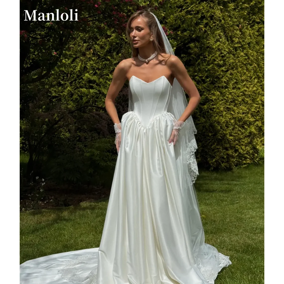 Modern Minimalist V-neck Satin Wedding Dress Pleat Strapless for Bridal Dress Dubai Women's Bridal Wedding Dress Custom