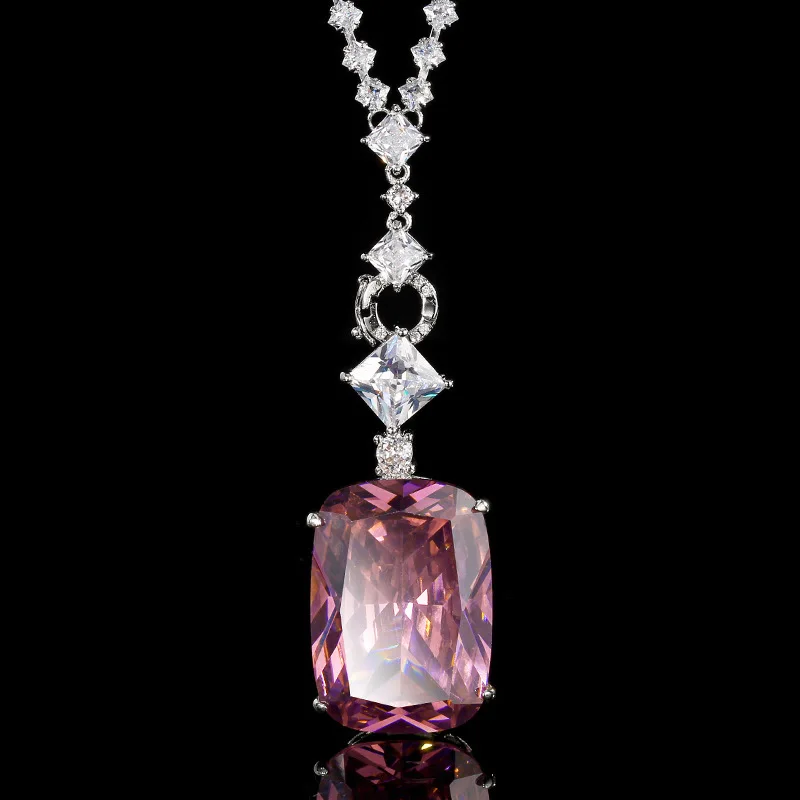 Jewelry with copper base and gold plating, fashionable Para Green large square diamond luxury pendant necklace 20*28
