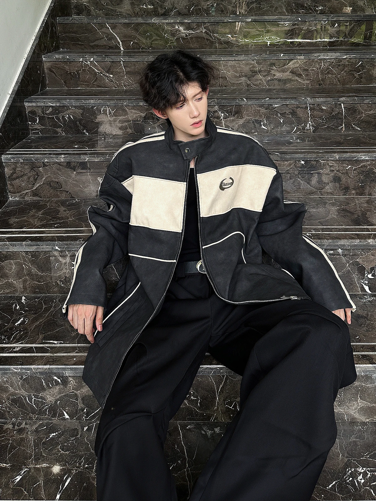 

Винтажное мужское байкерское джатиновое цветное кожаное пальто контрастного цвета, весна-осень, повседневная верхняя одежда на молнии с высоким воротником