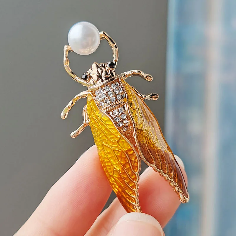 Creative Vintage Alloy Pearl Golden Cicada Brooches For Women Men Trendy Rhinestone Insect Brooch Pins Casual Party Jewelry Gift