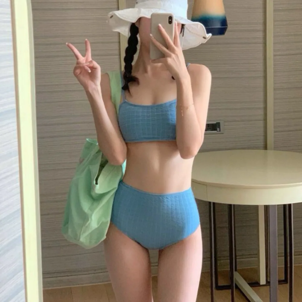 

Korean Retro Aesthetic & Open Back Design：Vintage-inspired look with bold open back, adds sexy flair for beach photoshoots.