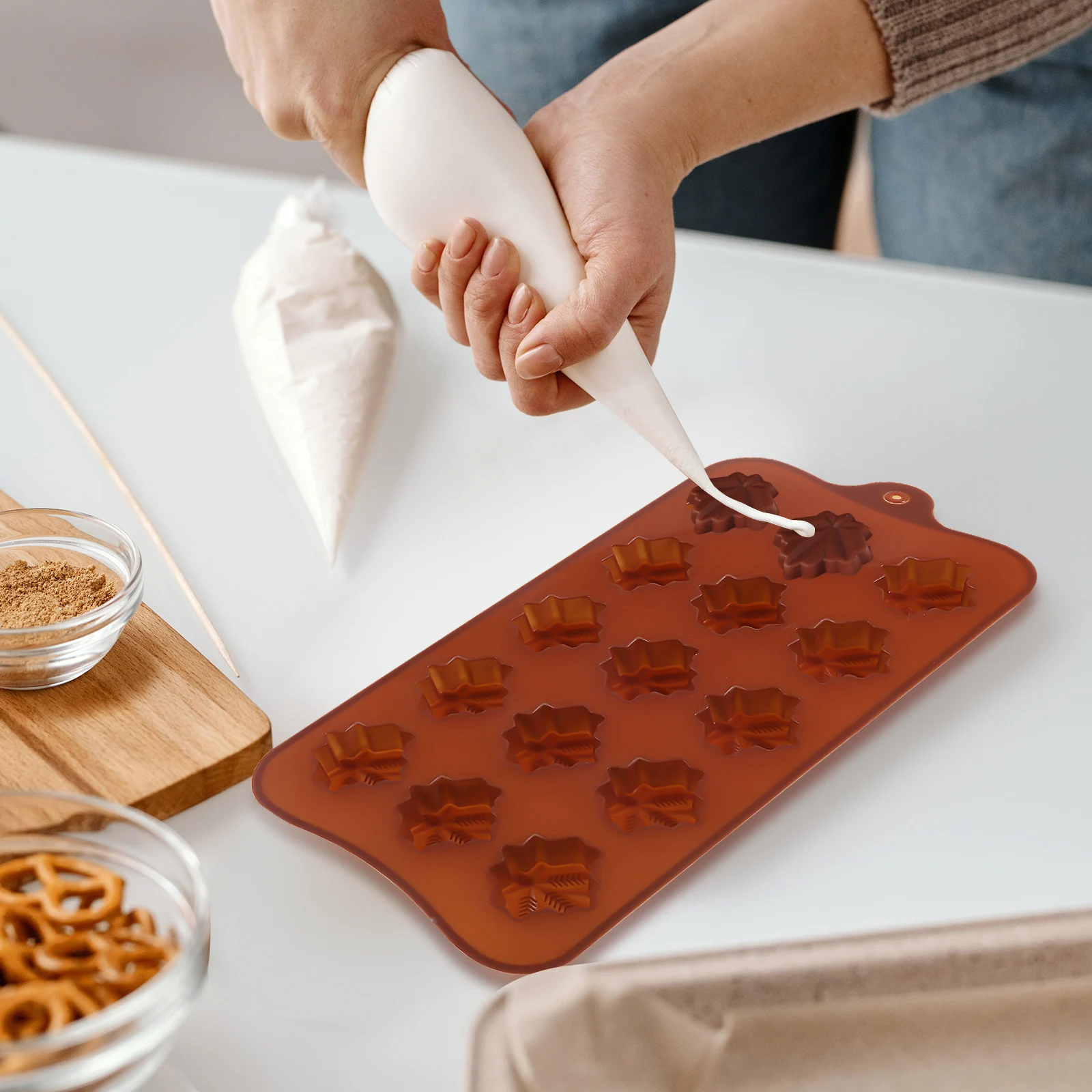 

6 pcs Chocolate Molds Silicone Leaf Maple Candy Cake Baking Tools Food Grade Jelly Dessert Non Stick Professional