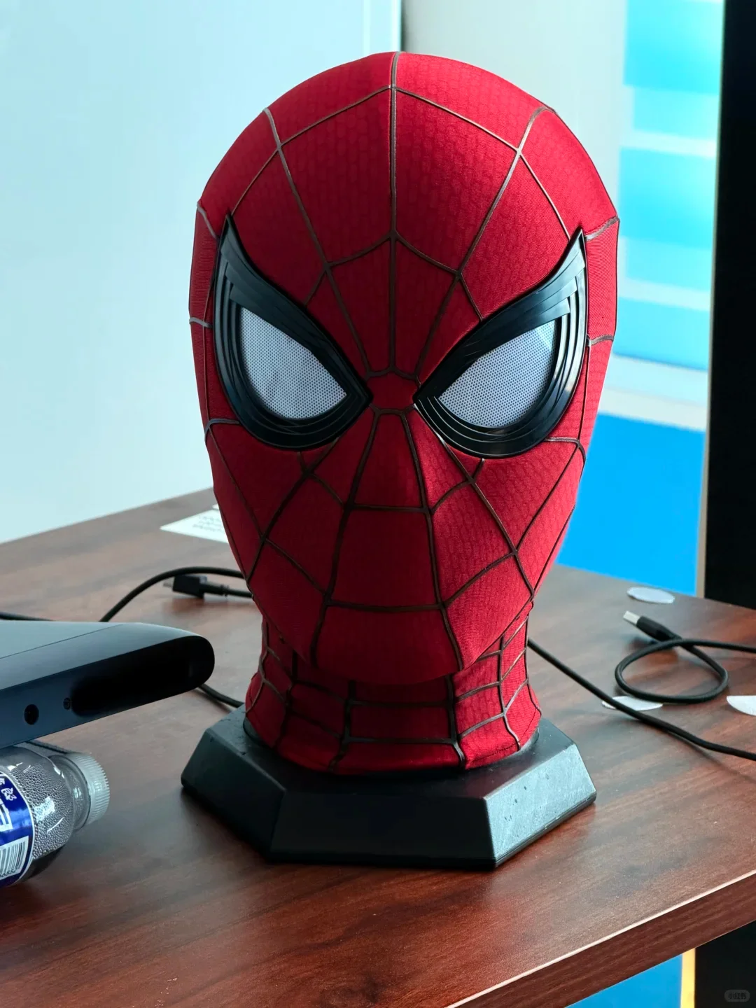 Spider-Man Brandneue Magnetmaske, filmgetreu, Marvel, hochwertige Sammlerfigur, Geschenk für Fans, offizielles Merchandise. – Detail 3