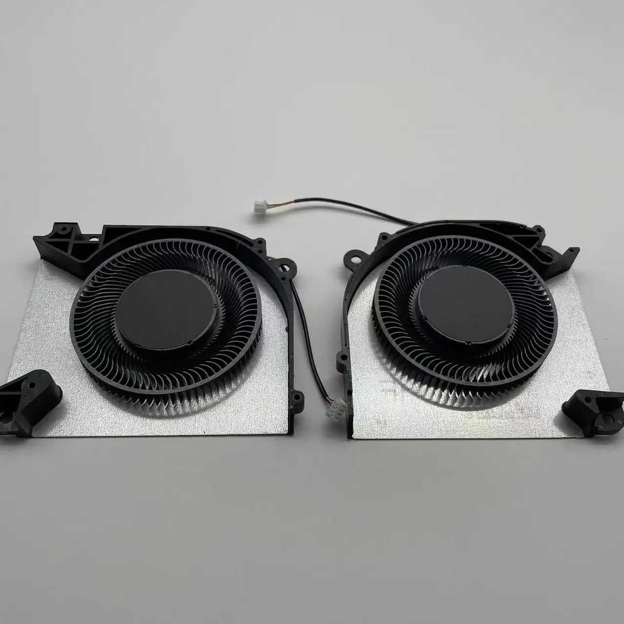 

New fan for CLEVO V150 CPU+GPU DC12V 1A FQNX FQNW