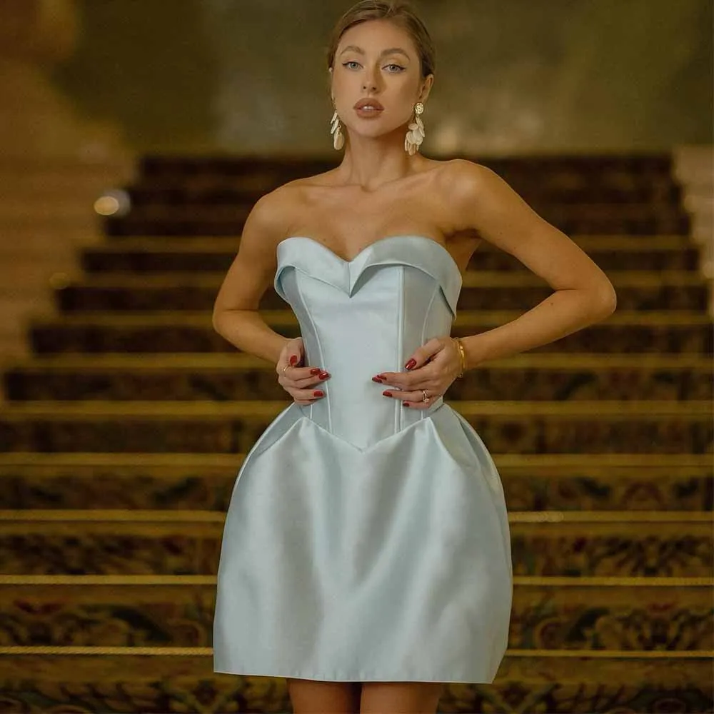 فساتين حفلات الكوكتيل النسائية البسيطة 2025 من الساتان على شكل حرف a لحفلات العودة للوطن أزرق سماوي بدون حمالات مطوي مكشكش برباط فستان حفلة موسيقية صغير #1