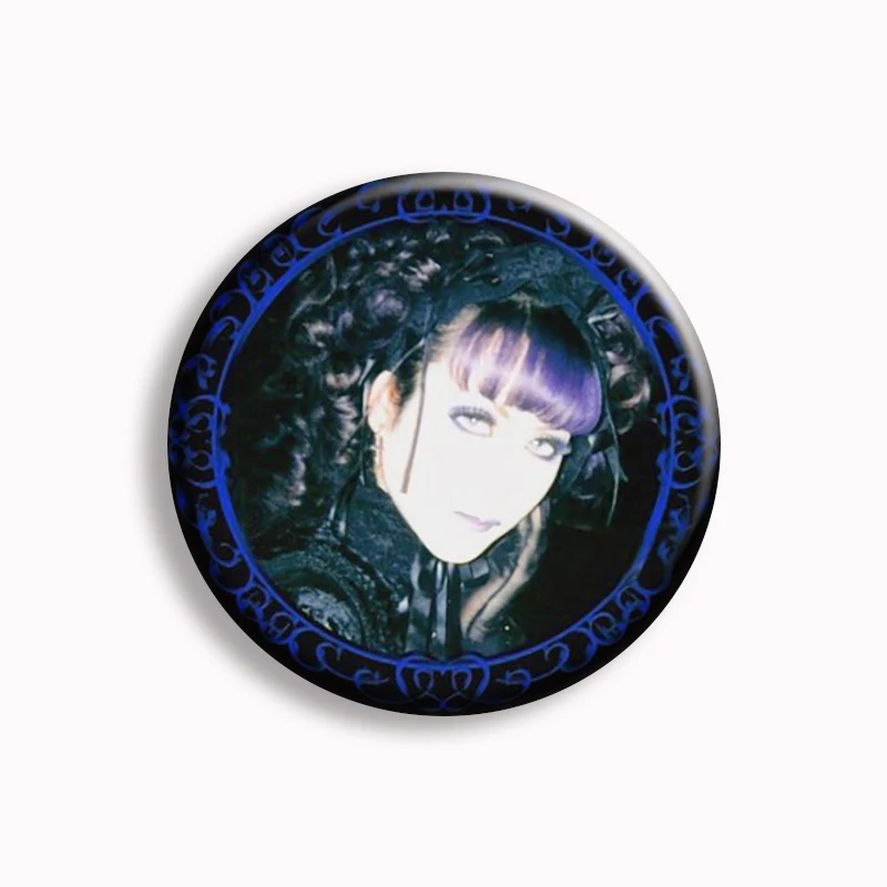 30Style Moi Dix Mois Malice Mizer Mana Sama Button Pin Retro Gothic Vintage Brooch Metal Badge Bag Accessories Fans Collect Gift