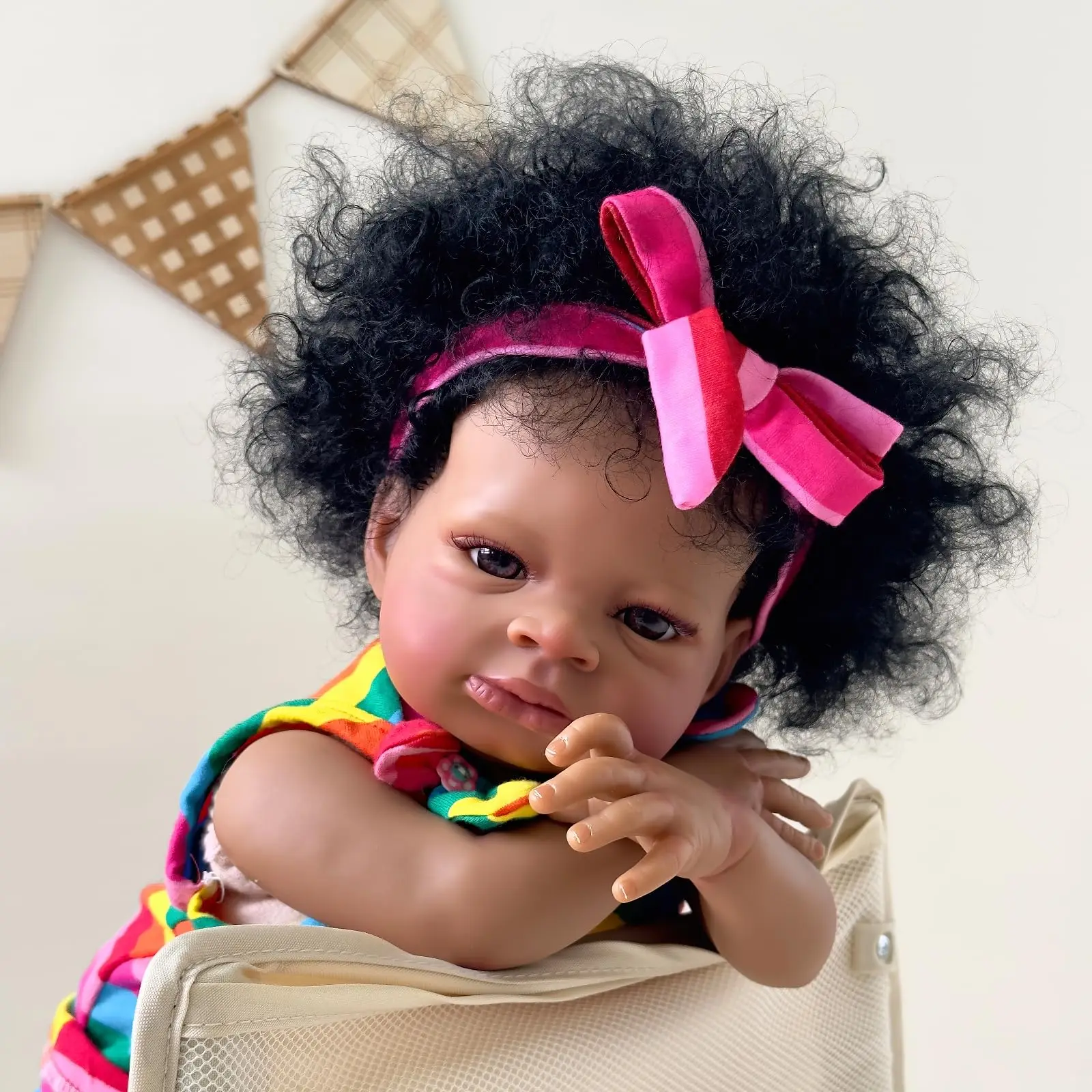 Risbecko Boneca bebê reborn preta realista de 20 polegadas - Boneca corporal de pano macio afro-americana - Presente de aniversário/presente de Natal