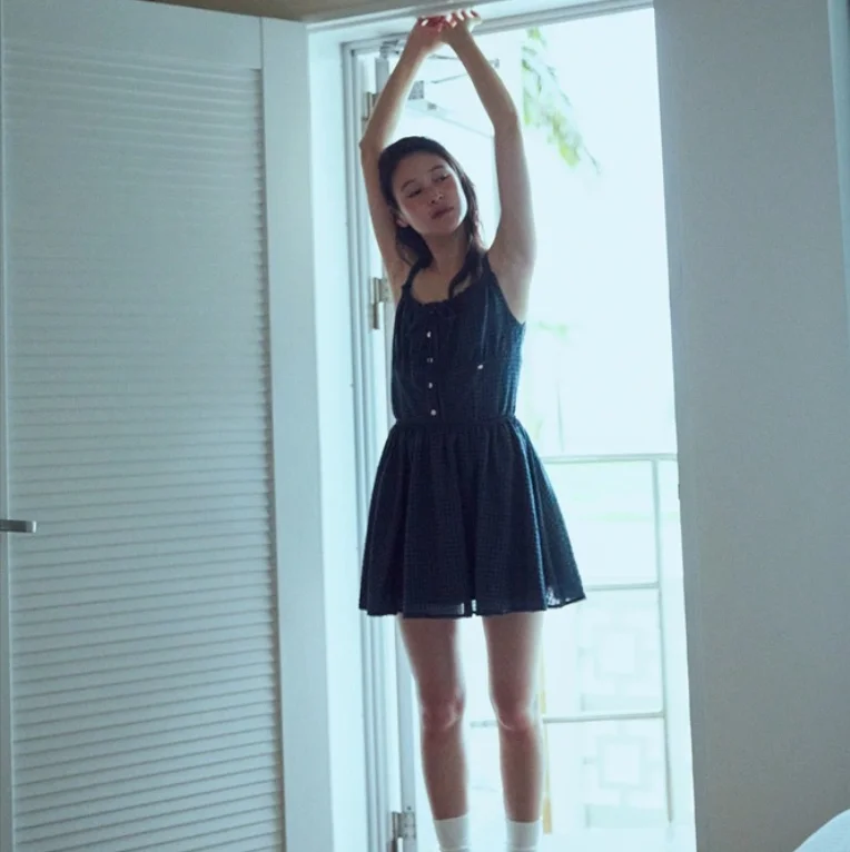 하우스 2025 여름 심플 단색 벨트 스트랩 베스트 플리츠 스커트 세트 여성 패션 코튼 투피스 수트