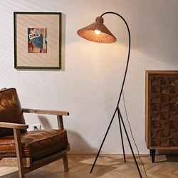 Moderno Nordico Minimalismo Rattan Art Divano E27 Lampada da terra Homestay Soggiorno Designer Luce Camera da letto Illuminazione domestica Decor Apparecchi