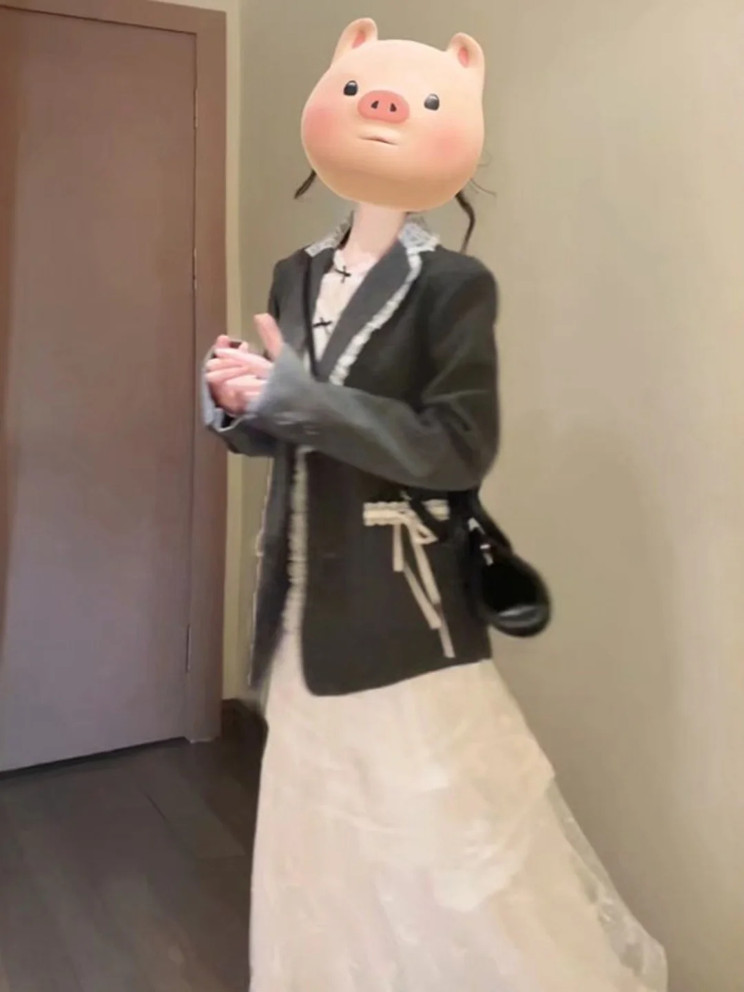 Ay Ort Suit Jaet Ko… - image