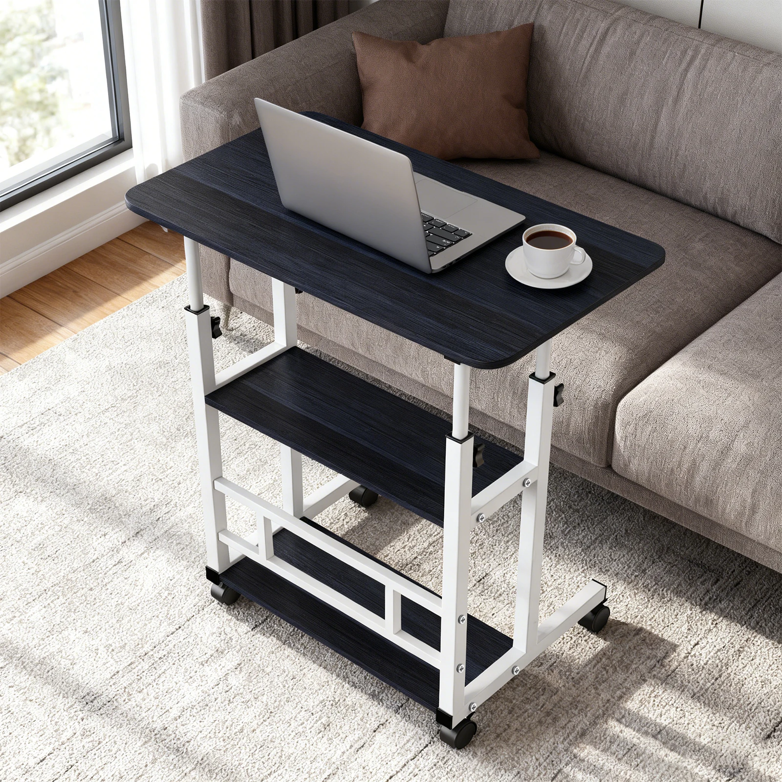 Mesa rodante para sofá cama, mesa rodante con 2 estantes, escritorio móvil con altura ajustable de 63-91 cm, mesa auxiliar con 4 ruedas bloqueables, color madera/negro/blanco