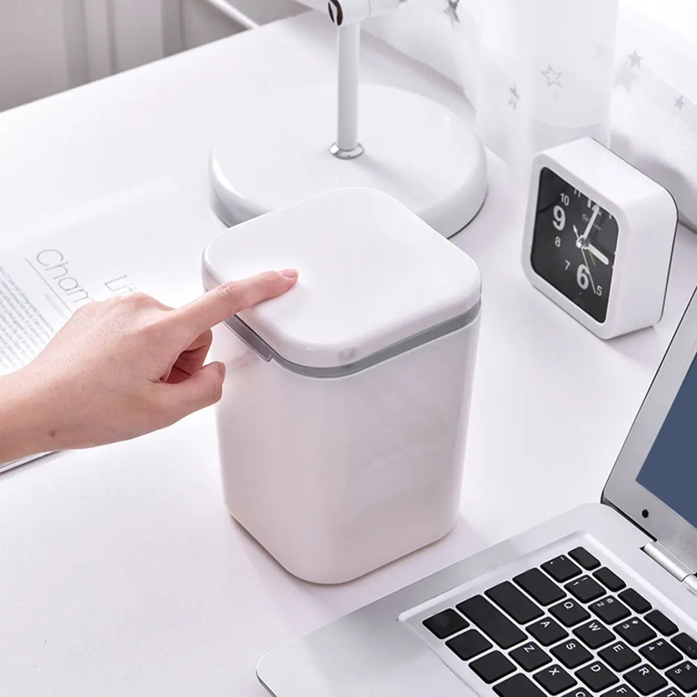 

2Pcs Mini Trash Cans Simple Desktop Garbage Bins with Lid Bedroom Office Small Decorative Wastebaskets Convenient Rubbish Bins