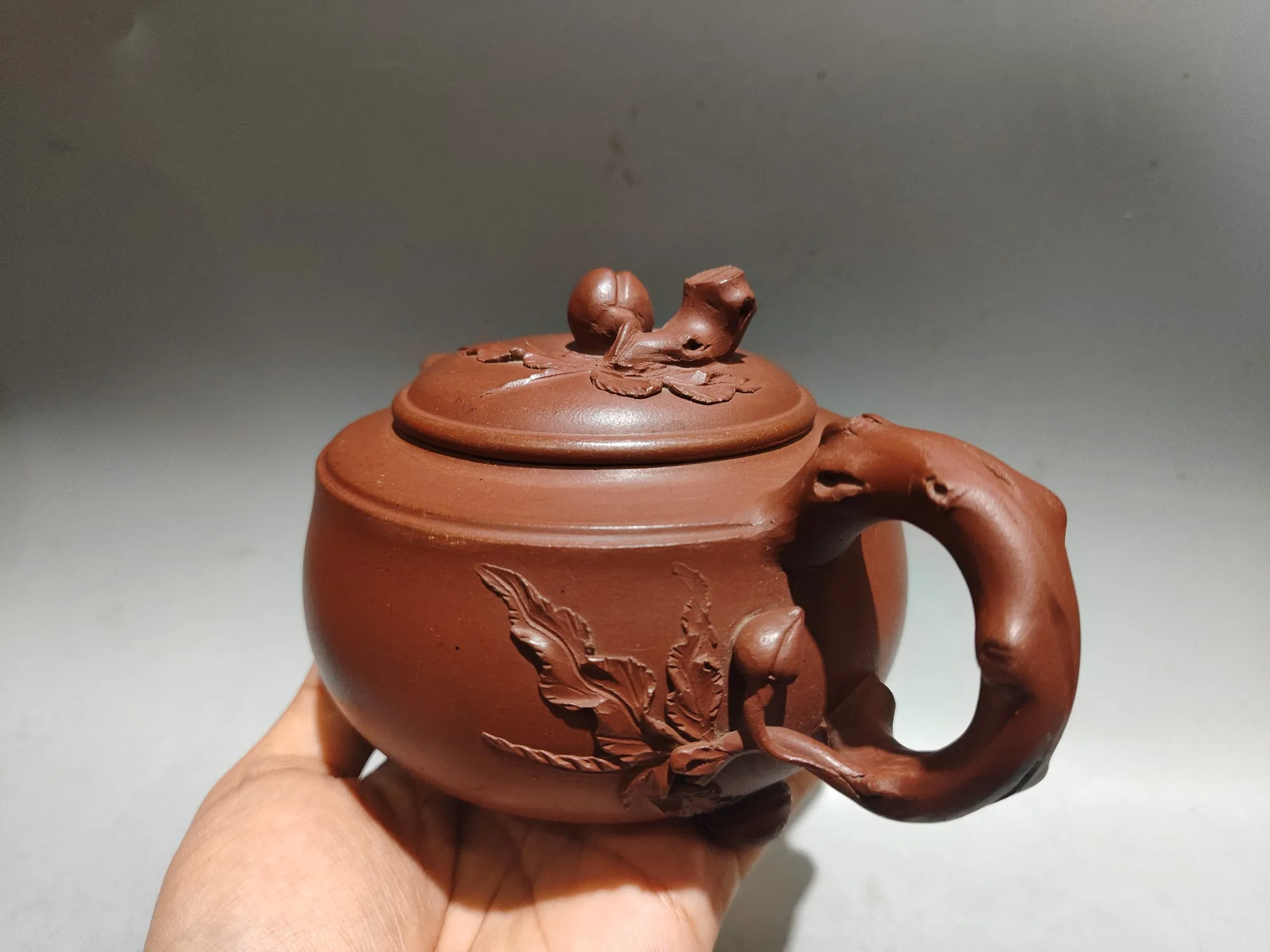 Old Yixing Purple Clay Teapot Peach shaped teapot Three legged longevity peach lid pot Kettle Teapot Flagon