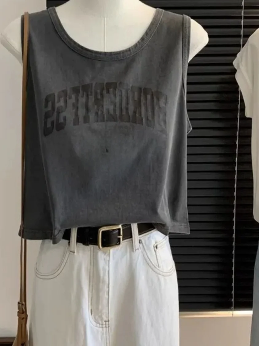 

Женский летний повседневный свободный топ без рукавов больших размеров в корейском стиле с буквенным принтом, универсальный, для веса до 300 фунтов